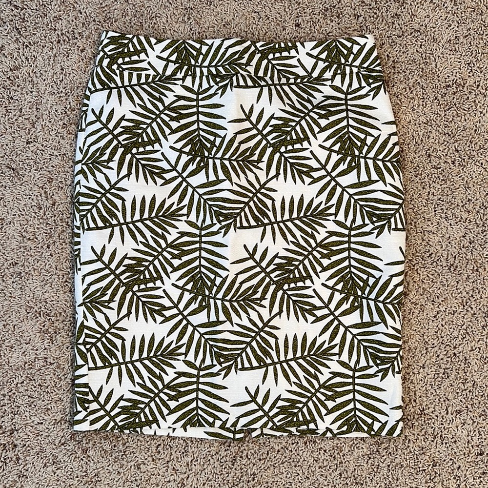 Ann Taylor textured pencil skirt (US 6)